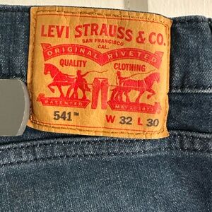 Levi Strauss Men’s 541 Athletic Taper, dark wash, 32x30.
